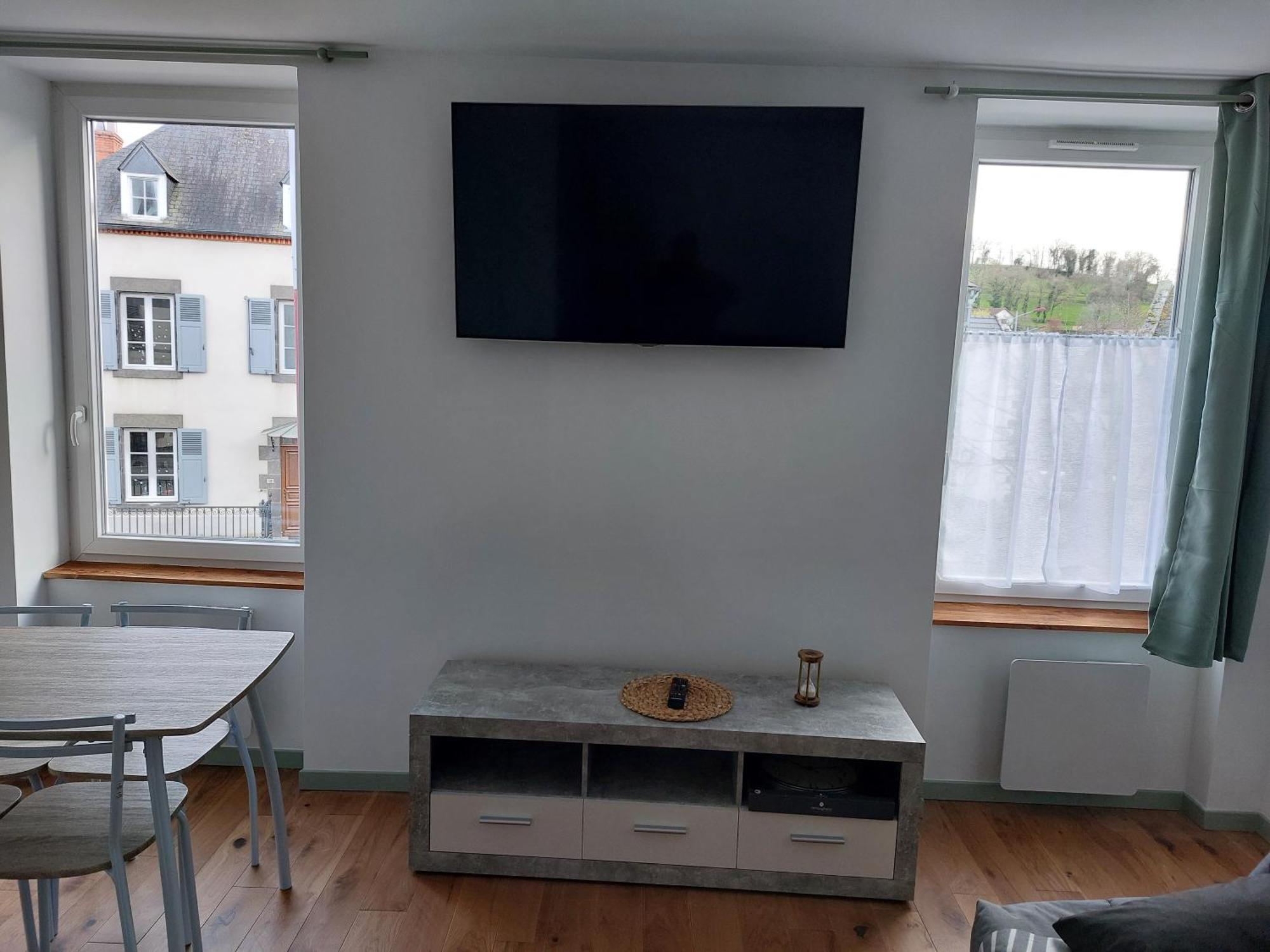 Studio Refait A Neuf Clos Saint Genest Manzat Bagian luar foto